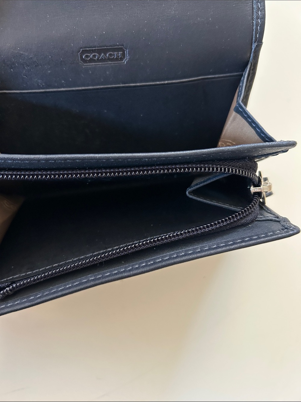 Pre-owned Coach Compact Black Leather wallet with White Stitching and Metal Clip - Picture 5 of 7